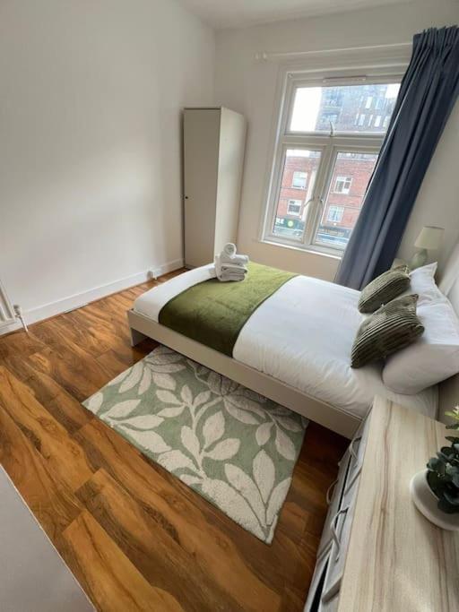 2 Bedroom Apartment Near Station 伦敦 外观 照片