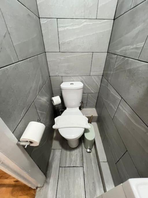 2 Bedroom Apartment Near Station 伦敦 外观 照片