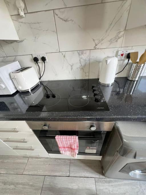 2 Bedroom Apartment Near Station 伦敦 外观 照片