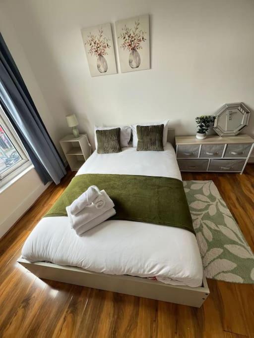 2 Bedroom Apartment Near Station 伦敦 外观 照片