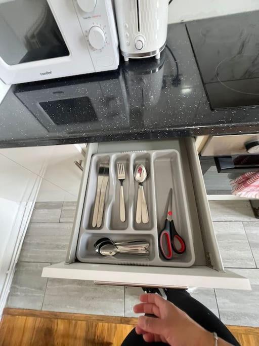 2 Bedroom Apartment Near Station 伦敦 外观 照片