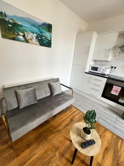 2 Bedroom Apartment Near Station 伦敦 外观 照片