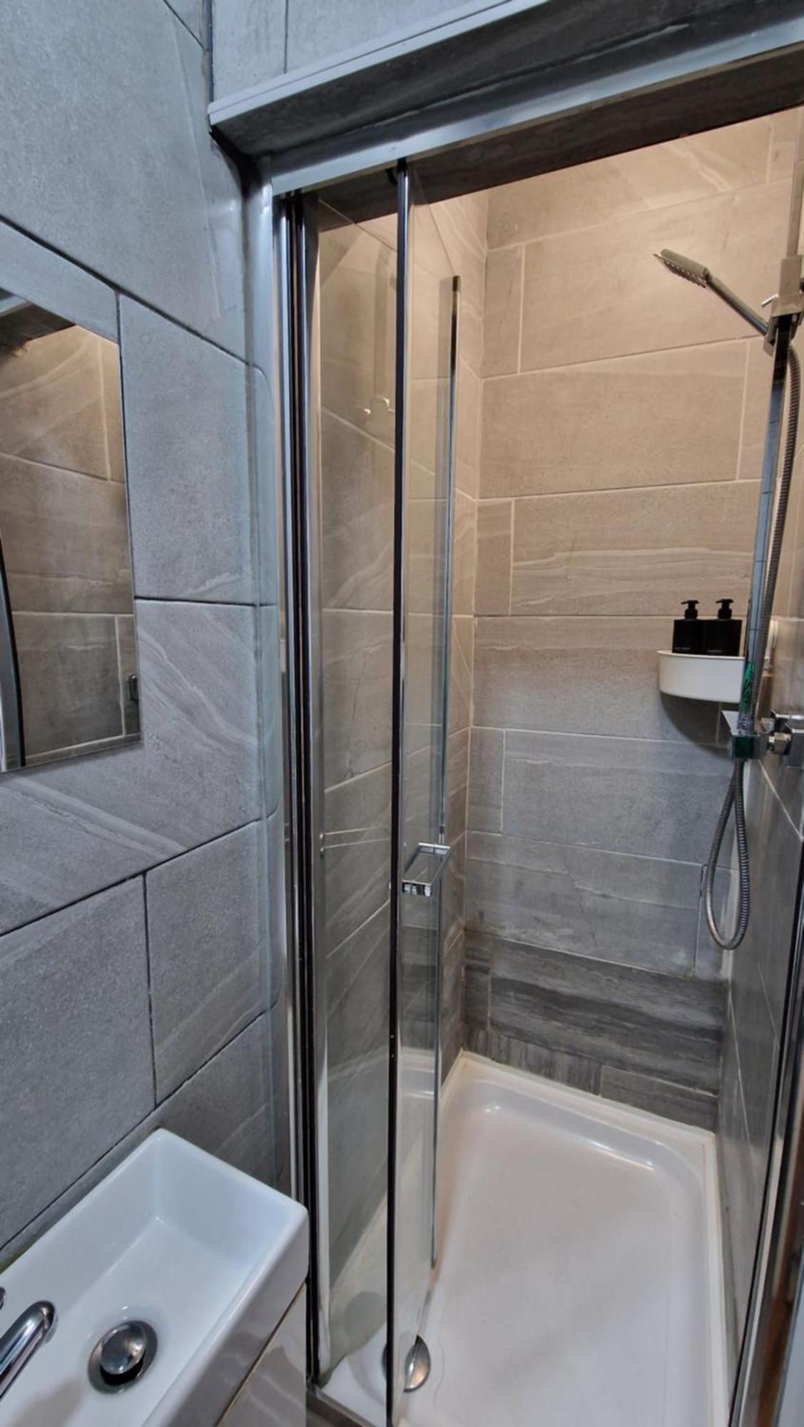 2 Bedroom Apartment Near Station 伦敦 外观 照片